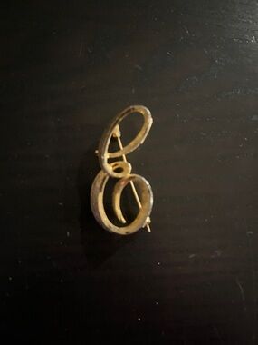 Vintage Manselle Gold Tone Initial Brooch Shaped “E”